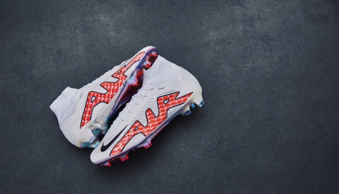 NIKE RA MẮT AIR ZOOM MERCURIAL