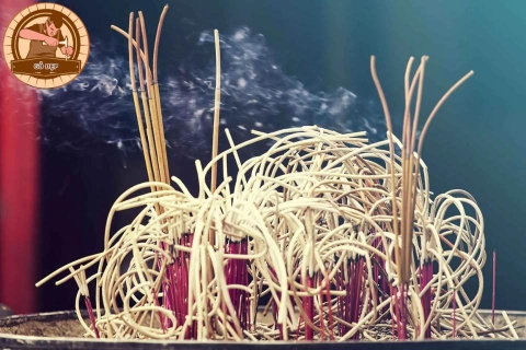 Cách rút chân nhang trên bàn thờ gia tiên tránh phạm tối kỵ