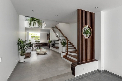 Vách Ngăn Dạng Cột Cầu Thang CT 98