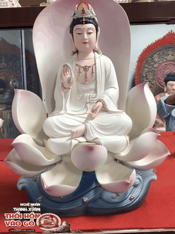 Tượng Quan Âm Ngồi Đài Sen - Sự Tĩnh Lặng Và Bình An