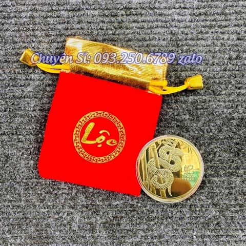 Đồng xu Úc hình con rắn mạ vàng (tặng túi gấm đỏ)
