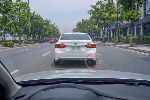 4 mẹo căn đầu xe bằng nắp capo khi lái ô tô