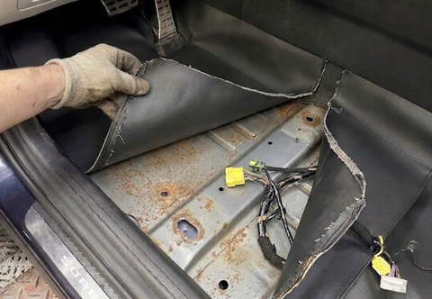 Có nên lót sàn da simili  ô tô 360 độ? Giải  pháp nào an toàn hơn cho xe của bạn