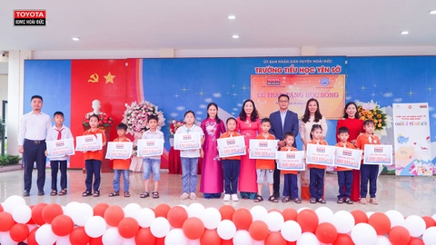 TOYOTA HOÀI ĐỨC TRAO HỌC BỔNG CHO HỌC SINH VƯỢT KHÓ
