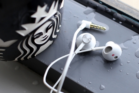 Tai nghe chống nước Sony STH30