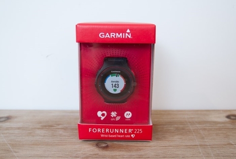 Hình ảnh đập hộp đồng hồ smartwatch Forerunner 225 của Garmin