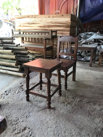 Bàn ghế chân tiện . Bàn 30x30x45 . Ghế 33x33x70