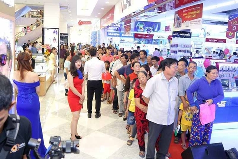 Sắp nắng nóng 40 độ, người dân đổ xô mua điều hòa, quạt điện giá siêu 'hời'