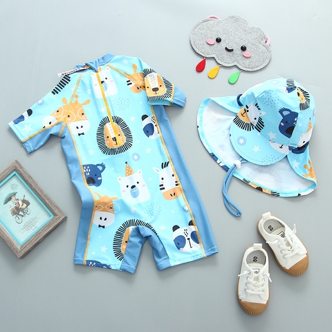 Đồ bơi bé trai liền thân tay ngắn chống nắng họa tiết lions dễ thương, tặng kèm nón che gáy cho bé 9–25kg