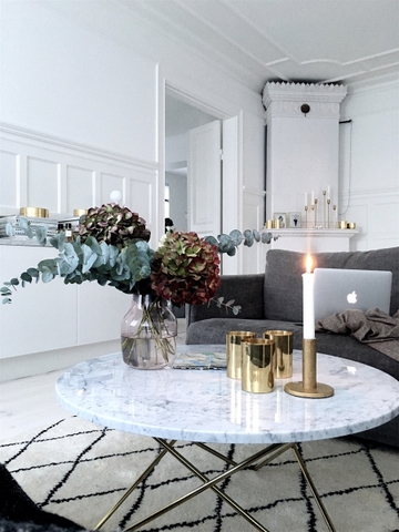 Khám phá nét sang trọng đến từ bàn trà mặt đá.