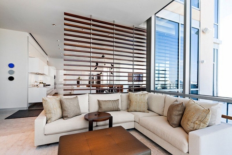 Nếu muốn làm mới không gian nhà mình, hãy dùng bình phong gỗ tại Hà Nội