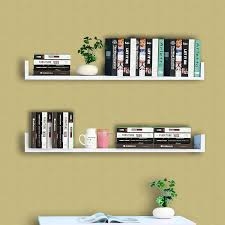 Trang trí kệ sách treo tường trong phòng ngủ