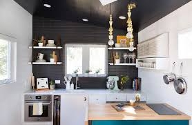 Trang trí bếp xinh với  hai gam màu đen trắng