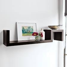 Kệ sách treo tường bằng gỗ đơn giản, sang trọng