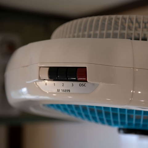 Quạt hộp chinghai BF-16899 sải cánh 35cm, loại quạt to