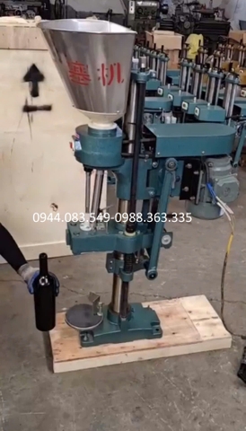 Máy đóng nắp gỗ chai rượu vang
