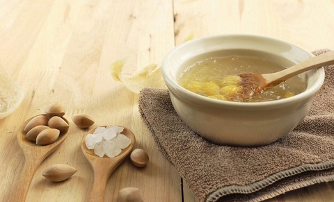 Cách nhận diện sự khác biệt giữa yến chưng sẵn và yến tự chưng bằng mắt thường, vị giác