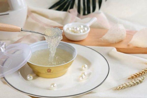 Độ tuổi và những điều cha mẹ nên biết trước khi cho trẻ sử dụng yến sào chưng sẵn