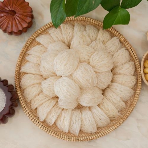 Nên lựa chọn yến tinh chế nguyên tổ hay yến tinh chế sợi làm quà biếu bố mẹ?