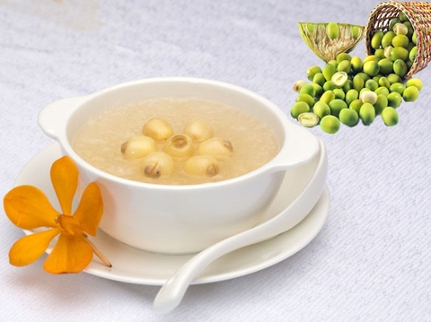 Sử dụng nhiều yến sào chưng sẵn hạt sen có thật sự tốt cho sức khỏe trẻ nhỏ?