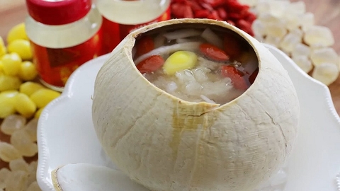 Tổ yến tinh chế chưng nước dừa, nước dứa, nước mía: Nên chọn loại nào?