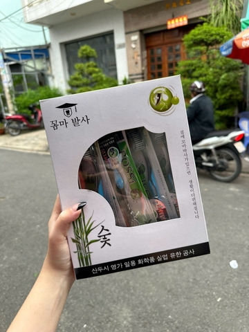 Hộp 30 Cây Bàn Chải Than Tre Hoạt Tính Bossi - (Kiện 10 Hộp)