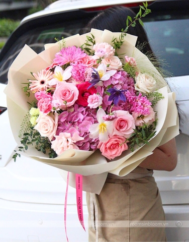 Bó hoa dáng tròn hot pink