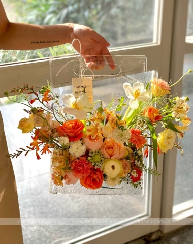 Handbag: SANDY BROWN