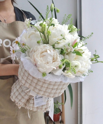 Bó hoa Mẫu đơn trắng Calliandra