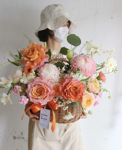 Giỏ hoa tone cam đào Peachy Love