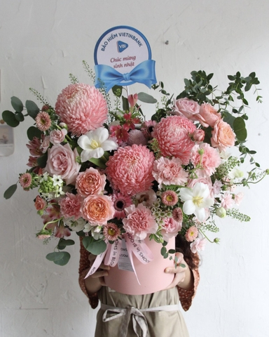 Giỏ hoa tone hồng Amanda