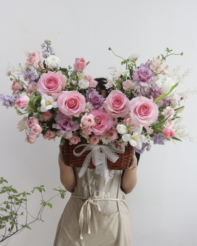 Giỏ hoa tone hồng tím Romantica
