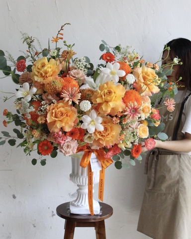 Bình hoa tone cam Burning