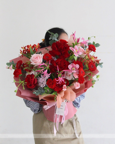 Bó hoa tone đỏ mix hồng ngọt ngào