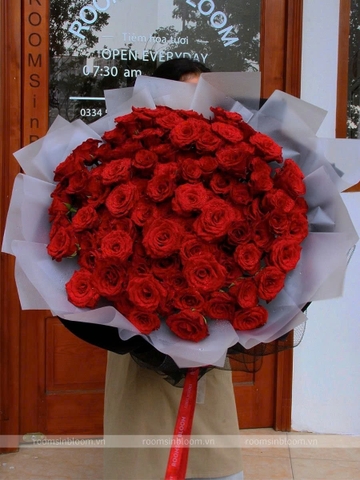 Delilah Red Roses (99 Rhodes Roses)