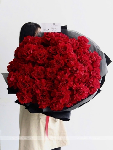 Brianna Big Heart ( 40 Heart roses )