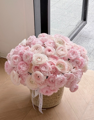 W- Cecilia Ranunculus Basket