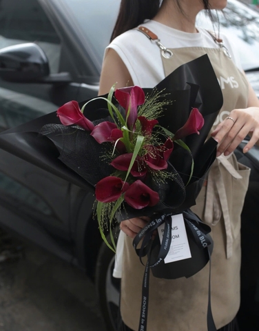 W-Madeleine Red Calla Lily