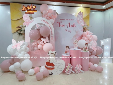 Backdrop sinh nhật bé gái 1 tuổi sang trọng