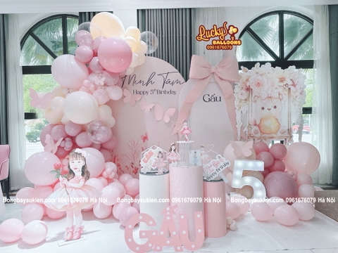 Backdrop sinh nhật bé gái tone hồng xinh