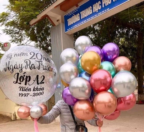 Bán bóng bay chup ảnh kỷ yếu tại Cầu Giấy