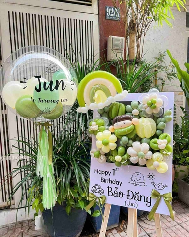 Bảng hoa bóng bay sinh nhật tại nhà hàng