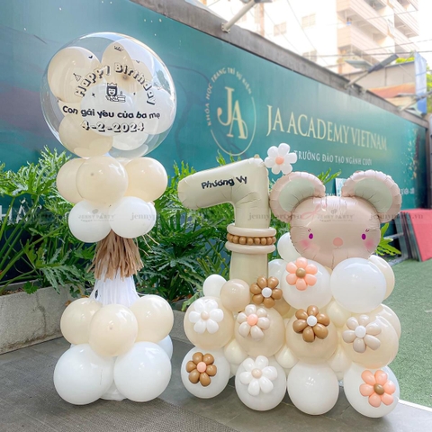 Bóng bay thả trần tại Hà Nội