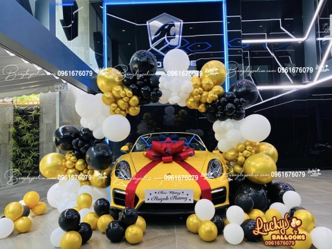 Bóng Bay Trang Trí Xe Ferrari Giao Khách