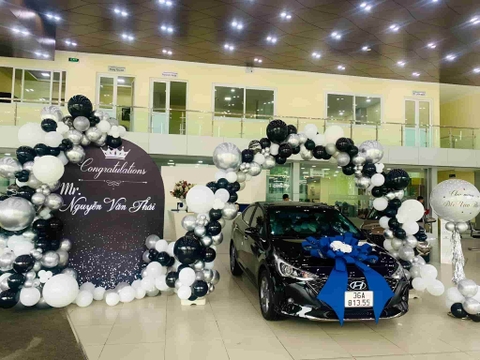 Trang trí lễ bàn giao xe ô tô toyota