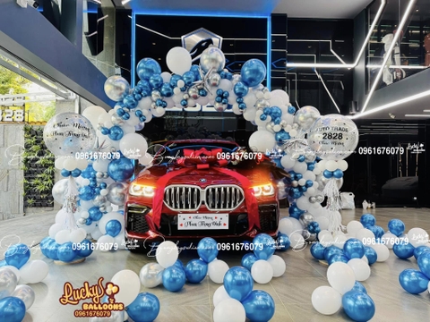 Dịch Vụ Trang Trí Bong Bóng Lễ Bàn Giao Xe BMW
