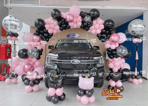 Dịch vụ trang trí bàn giao xe ô tô Ford tại Hà Nội