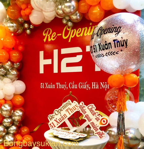 Trang trí khai trương cửa hàng quần áo H2T