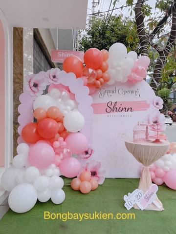 Trang trí khai trương cửa hàng spa make up