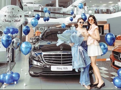 Trang Trí Lễ Bàn Giao Xe Ô Tô Bằng Bóng Bay Sang Trọng